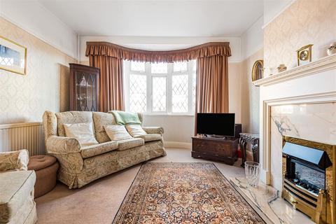 26 The Mount, Worcester Park, KT4 8UD