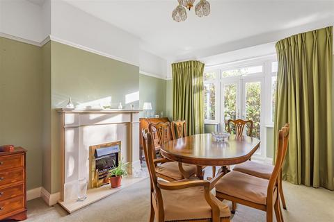 26 The Mount, Worcester Park, KT4 8UD