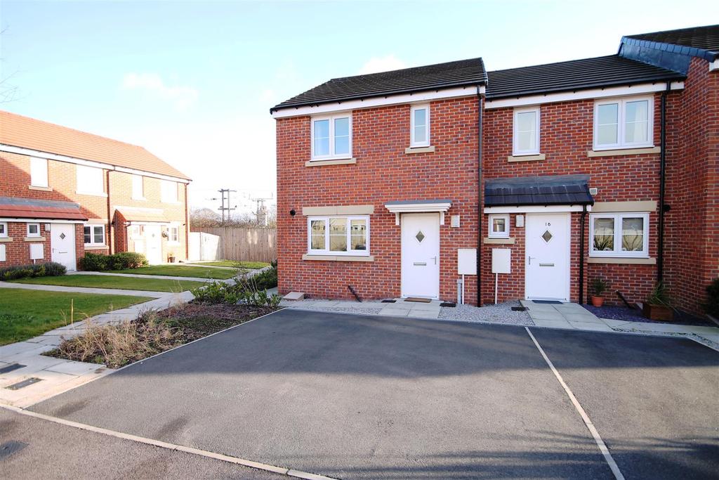 Holliday Close, Langley Moor, Durham 3 bed end of terrace house £650