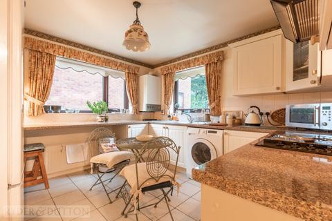 22 Glengarth, Uppermill, Oldham, OL3 6HU