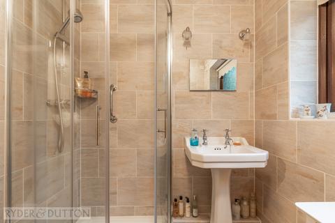 22 Glengarth, Uppermill, Oldham, OL3 6HU