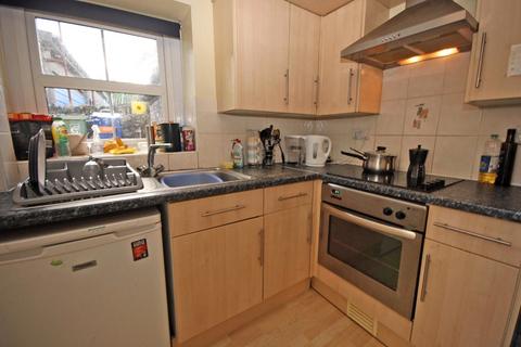 3 bedroom terraced house to rent, Ambrose Street, Bangor, LL57