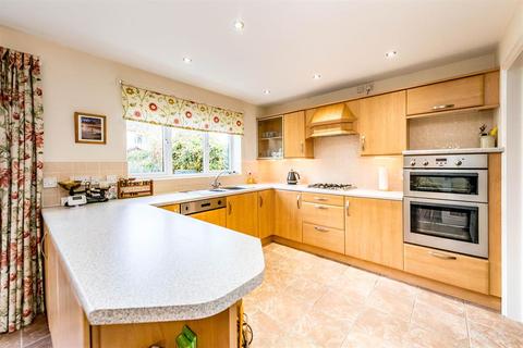 3 Harlech Fold, Sheffield, S10 4NS