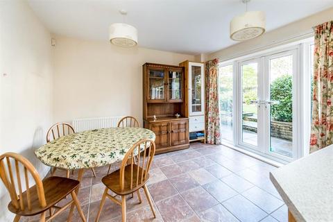 3 Harlech Fold, Sheffield, S10 4NS