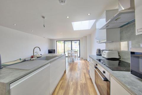 3 bedroom flat to rent, Kingston Road, South Wimbledon, SW19 1JW
