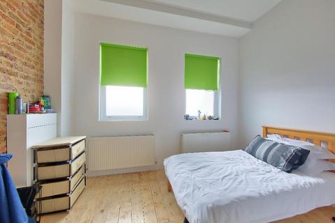 3 bedroom flat to rent, Kingston Road, South Wimbledon, SW19 1JW