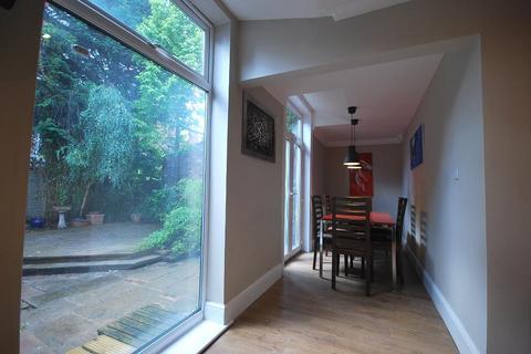 8 bedroom semi-detached house to rent - Ashlyn Grove, Fallowfield, Manchester, M14 6YG