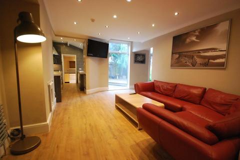 8 bedroom semi-detached house to rent, Ashlyn Grove, Fallowfield, Manchester, M14 6YG