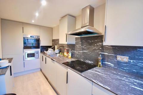 5 bedroom semi-detached house to rent, Parrs Wood Rd, Fallowfield, Manchester, M20 4WJ
