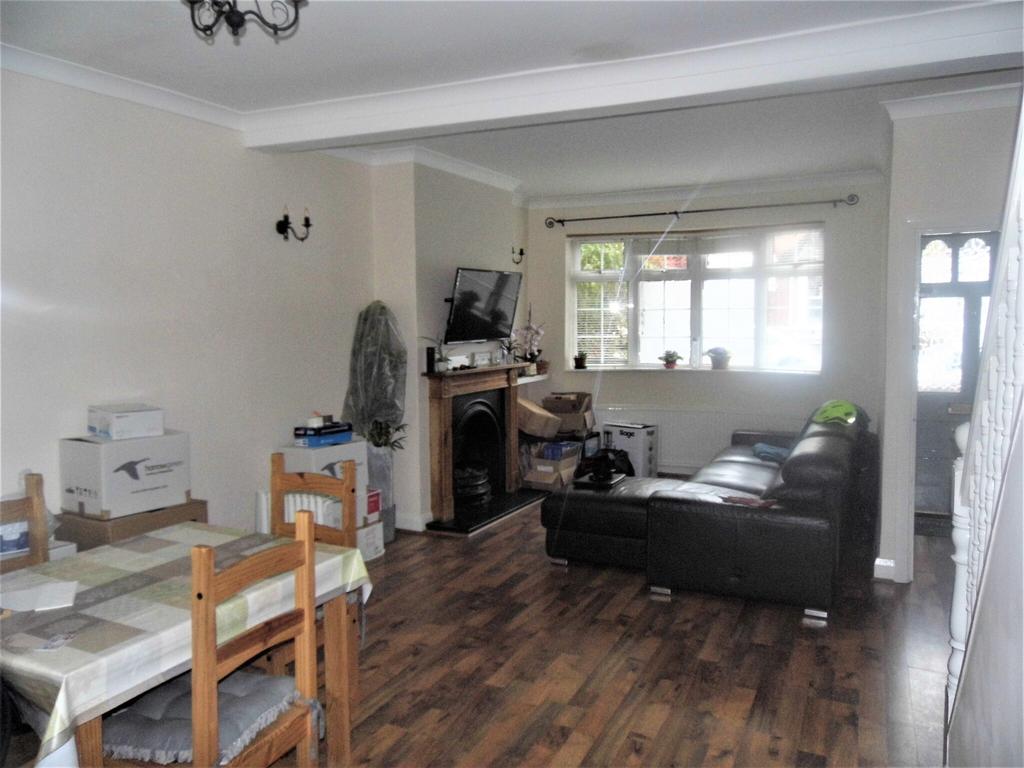 Grasmere Road South Norwood SE25 2 bed terraced house £1,300 pcm (£