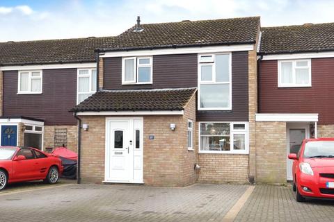 37 Avondale Close, Horley, RH6 8BN