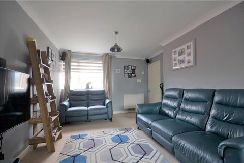 37 Avondale Close, Horley, RH6 8BN