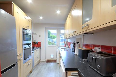 37 Avondale Close, Horley, RH6 8BN