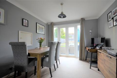 37 Avondale Close, Horley, RH6 8BN