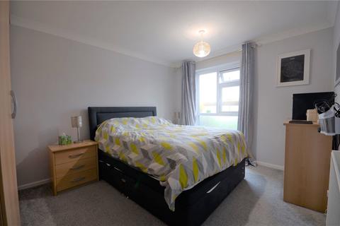 37 Avondale Close, Horley, RH6 8BN
