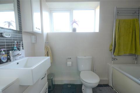 37 Avondale Close, Horley, RH6 8BN