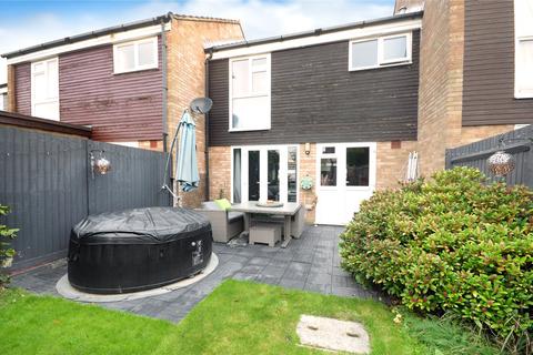 37 Avondale Close, Horley, RH6 8BN