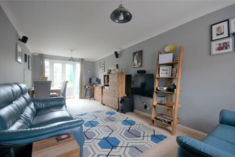 37 Avondale Close, Horley, RH6 8BN