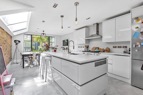15 All Saints Road, London, SW19 1BU