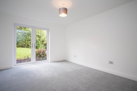 15 Burnside, Stalybridge, SK15 2SN