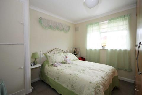 118 Kingsbridge Road, Morden, SM4 4QB