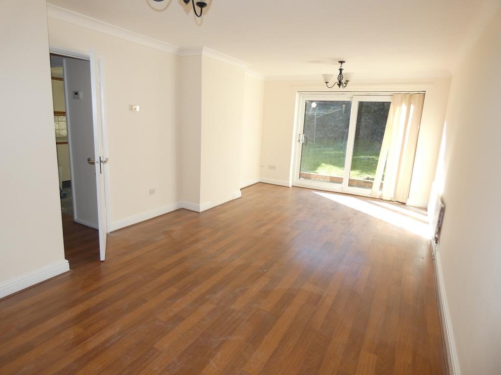 Fairfields, Thetford, IP24 1LB 3 bed terraced house £895 pcm (£207 pw)