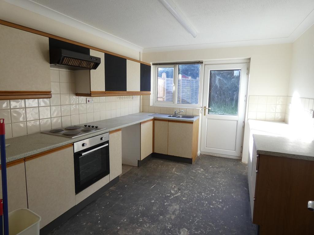 Fairfields, Thetford, IP24 1LB 3 bed terraced house £895 pcm (£207 pw)