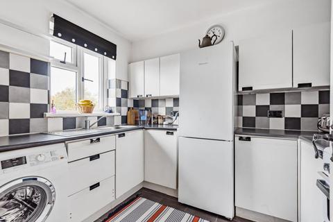 22b Hill View, Carterton, OX18 1BA