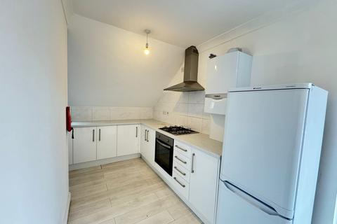 2 bedroom flat to rent, Jubilee Road, Hp11