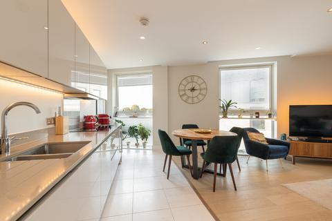 2 bedroom flat for sale - Quadrant House, Levett Square, Richmond, Surrey