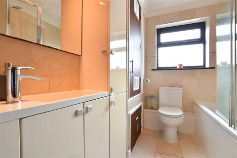 67 Coombe Close, Snodland, ME6 5HZ