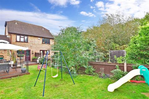67 Coombe Close, Snodland, ME6 5HZ