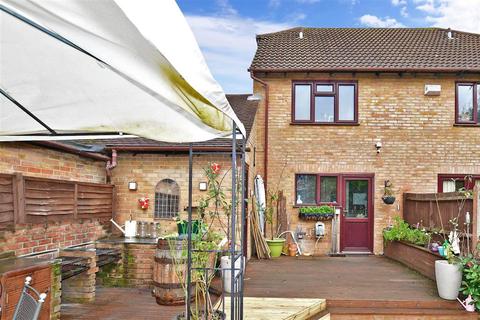 67 Coombe Close, Snodland, ME6 5HZ