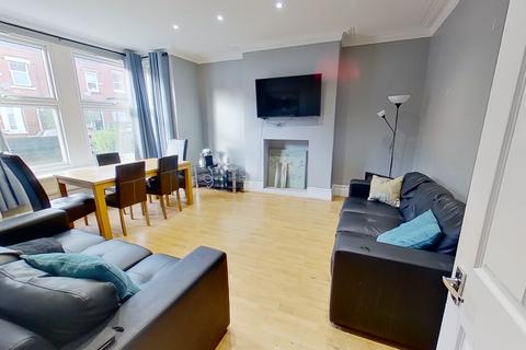 6 bedroom house to rent, Headingley Avenue, Headingley, LEEDS