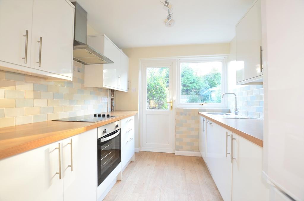 The Close Preston Lane Faversham ME13 8LE 3 bed terraced house £1,100