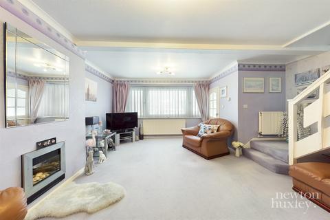 18 Linkfield, West Molesey, KT8 1SD