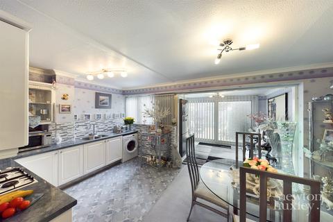 18 Linkfield, West Molesey, KT8 1SD