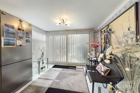 18 Linkfield, West Molesey, KT8 1SD