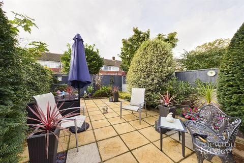 18 Linkfield, West Molesey, KT8 1SD