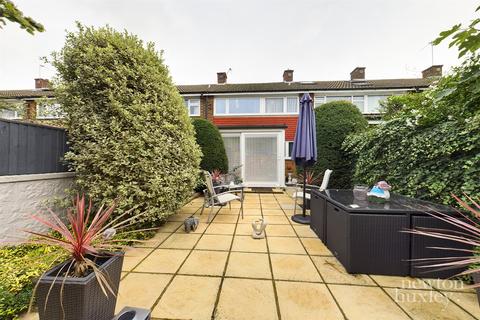 18 Linkfield, West Molesey, KT8 1SD