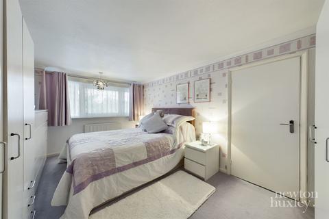 18 Linkfield, West Molesey, KT8 1SD
