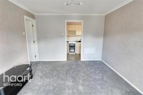 1 bedroom flat to rent, Rushdon Close - Romford - RM1