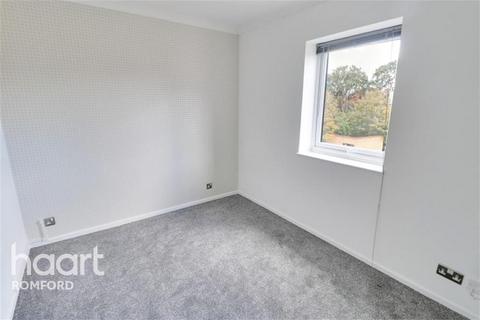 1 bedroom flat to rent, Rushdon Close - Romford - RM1