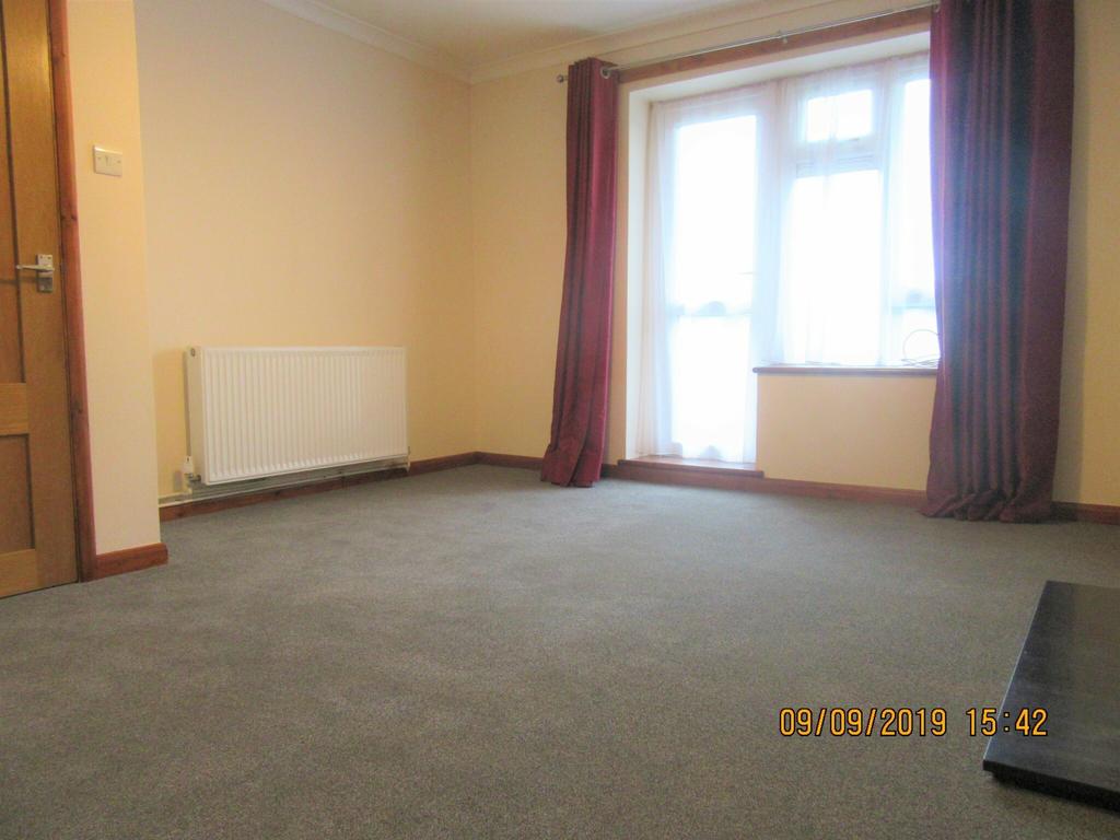 Middlesborough House, Harold Hill. 1 bed apartment £900 pcm (£208 pw)