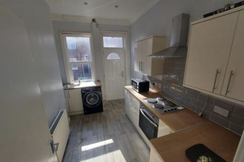 8 bedroom terraced house to rent, Delph Lane, Leeds LS6