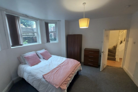 8 bedroom terraced house to rent - Delph Lane, Leeds LS6