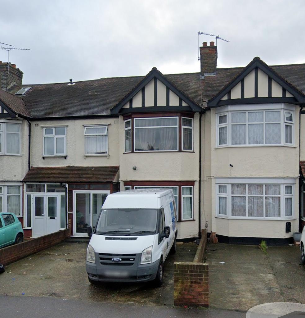 Eastern Avenue, Ilford IG2 3 bed terraced house £2,000 pcm (£462 pw)
