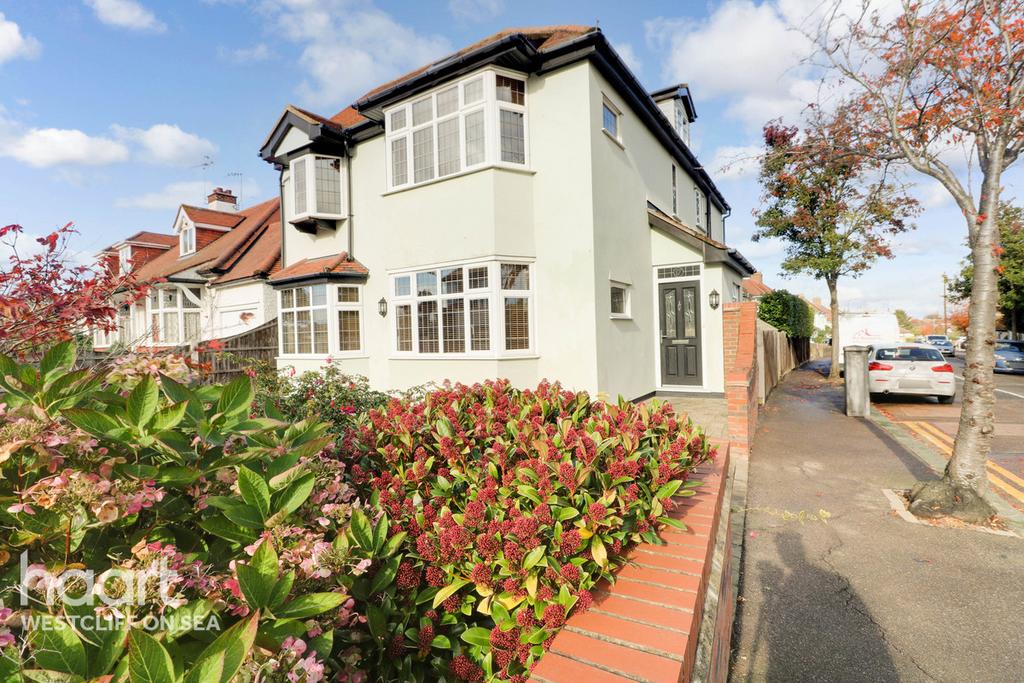 Earls Hall Avenue, SouthendOnSea 4 bed detached house £650,000