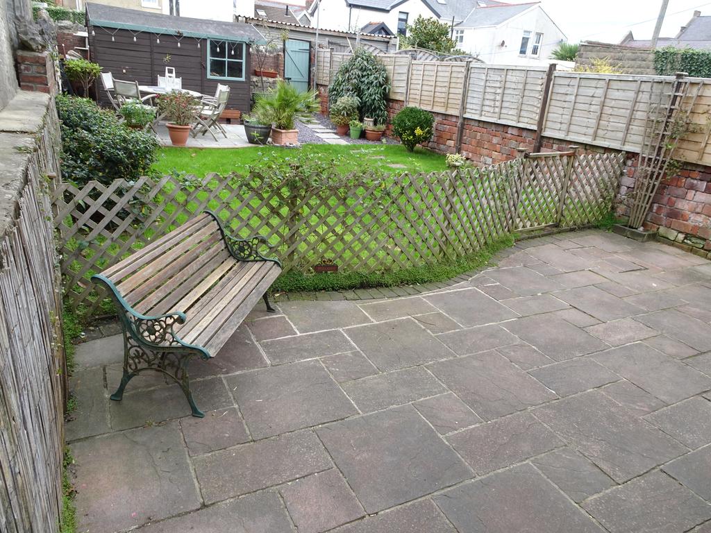 VICTORIA AVENUE, PORTHCAWL, CF36 3HE 5 bed semidetached house £425,000