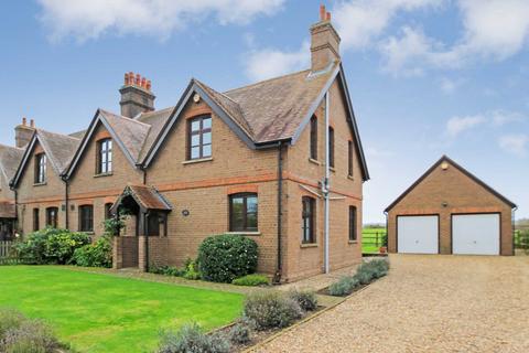 4 bedroom semi-detached house to rent, Puttenham, Tring, Hertfordshire